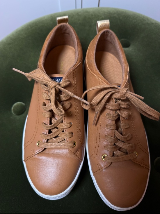 Cole Haan Shoes - Women's Cole Haan Tan Leather Lace Up Sneakers Gold Accent Casual Low Top.